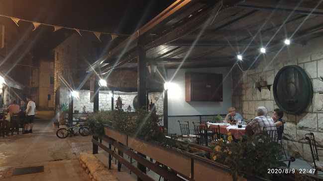 Vukovarska ul. 3, 21480, Vis