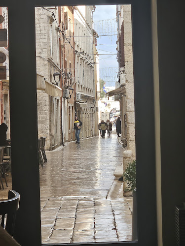 Varoška ul. 1, 23000, Zadar