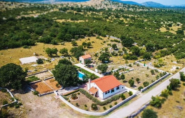 Opinii despre Holiday home Konjevrate în Šibenik - Gastronomija i ugostiteljstvo
