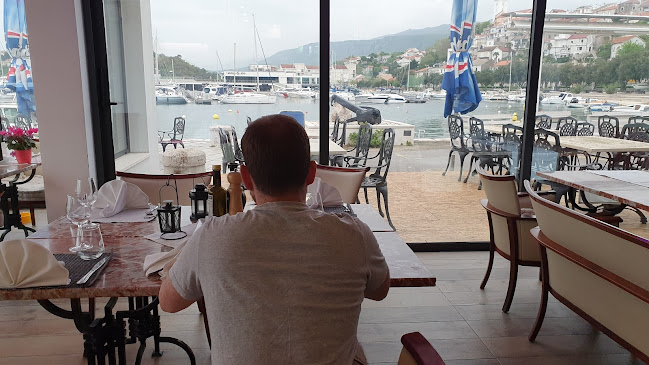 Opinii despre Cafee & Bar Marina Novi în Novi Vinodolski - Gastronomija i ugostiteljstvo
