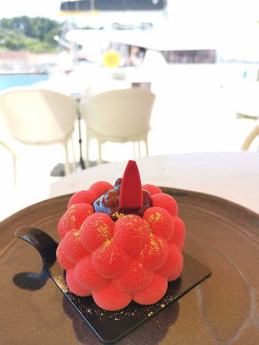 Riva 4, 21405, Milna