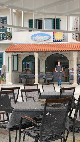 Ahipara zalogajnica, Podgora - Gastronomija i ugostiteljstvo