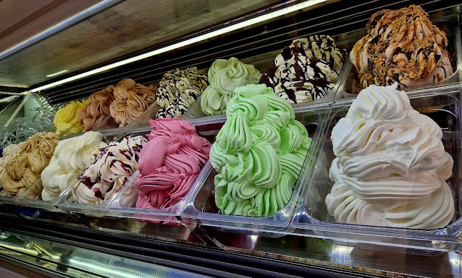 Opinii despre Slastičarna Plavi 9 în Karlobag - Gastronomija i ugostiteljstvo