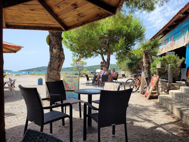 Opinii despre Beach Bar Paja în Srima - Gastronomija i ugostiteljstvo