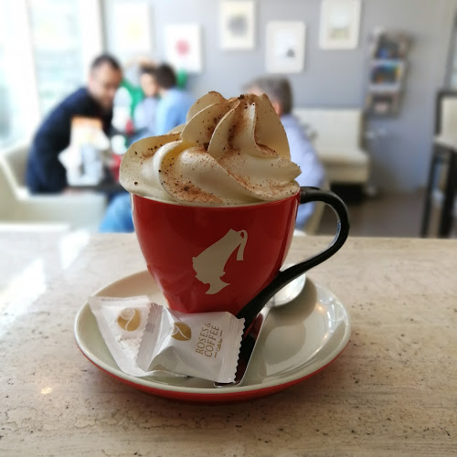 Roses & Coffee caffe bar