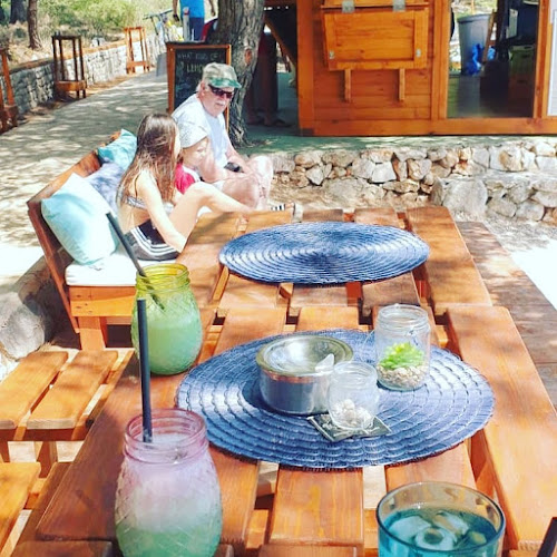 Opinii despre Beach Kafic în Vrboska - Gastronomija i ugostiteljstvo