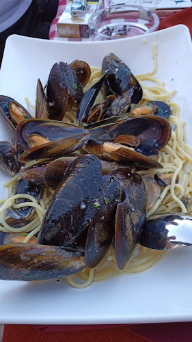 Pizzeria i spaghetteria Luna Rossa - Gastronomija i ugostiteljstvo