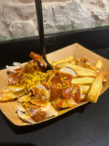 Ujevićeva poljana 1, 21000, Split