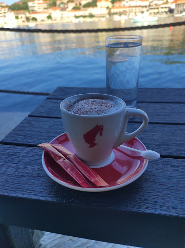 Opinii despre Caffe Bar Lux în Smokvica - Gastronomija i ugostiteljstvo