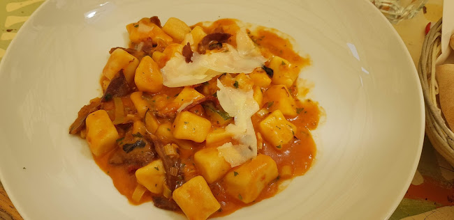 Maslina na Zelenom trgu - Gastronomija i ugostiteljstvo