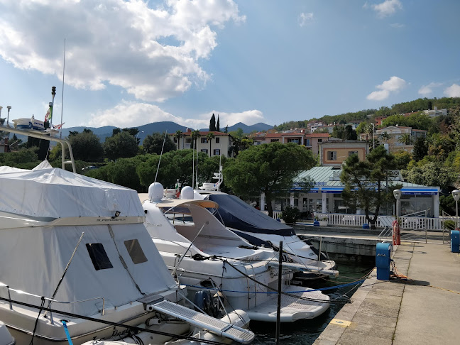 Bussola ACI Marina Ičići - Gastronomija i ugostiteljstvo