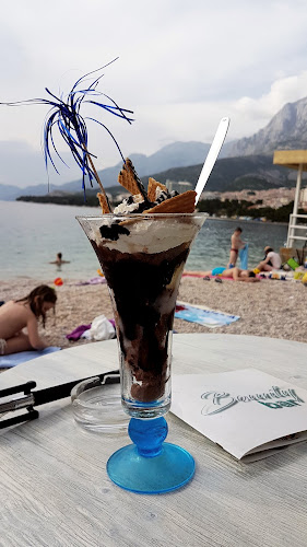 Žuta Kuća, Š. Dr. F. Tuđmana 2, 21300, Makarska