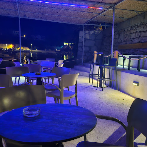 Opinii despre Caffe Bar Lux în Smokvica - Gastronomija i ugostiteljstvo