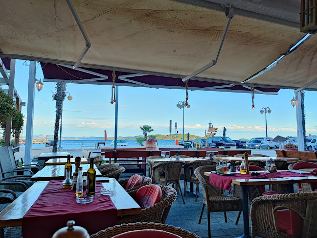 Opinii despre Restoran i Slastičarna Lanterna în Vodice - Gastronomija i ugostiteljstvo