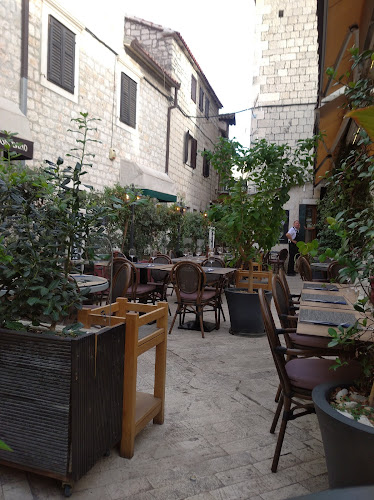 Konoba Toma - Gastronomija i ugostiteljstvo