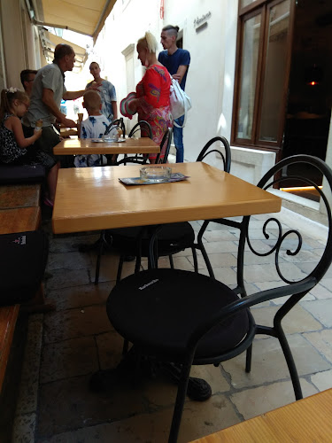 Varoška ul. 2, 23000, Zadar