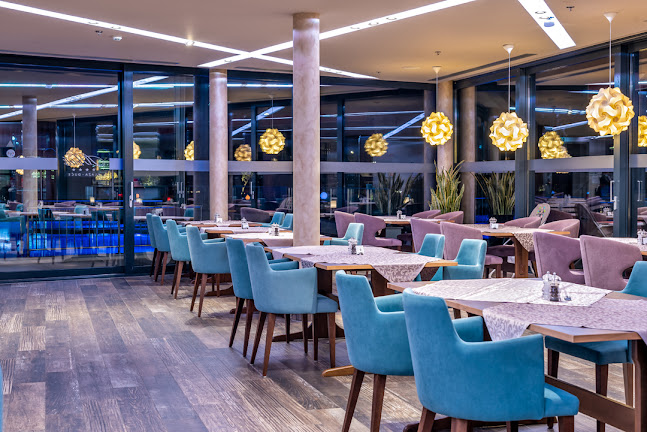 Luka III, Poljička cesta 79, Duće, 21310, Omiš