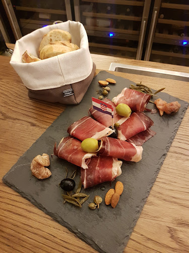 Opinii despre MoNIKa's Wine Bar în Split - Gastronomija i ugostiteljstvo