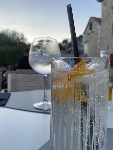 Mala Mora Restaurant & Cocktail Bar - Gastronomija i ugostiteljstvo