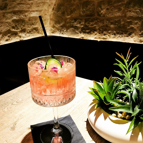 Comentarii opinii despre Vintage Bar Hvar (Food & Cocktail Bar)