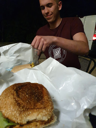 Opinii despre Mike's fast food în Šestanovac - Gastronomija i ugostiteljstvo