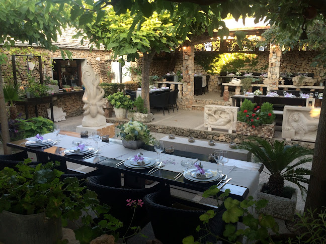 Put Zlatnog Rata 56, 21420, Bol