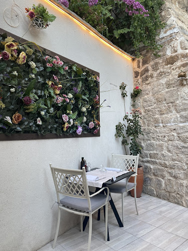 Opinii despre Zlatna Školjka în Hvar - Gastronomija i ugostiteljstvo