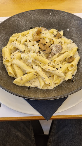 River pub - Gastronomija i ugostiteljstvo