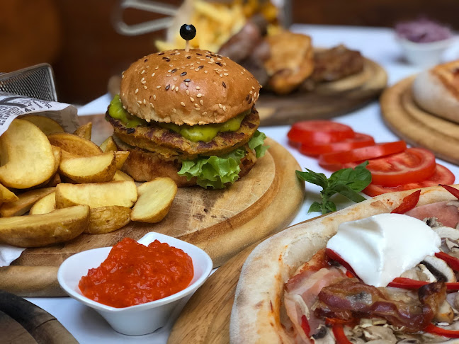 VR9V+7X, Danteov trg 1, 52100, Pula