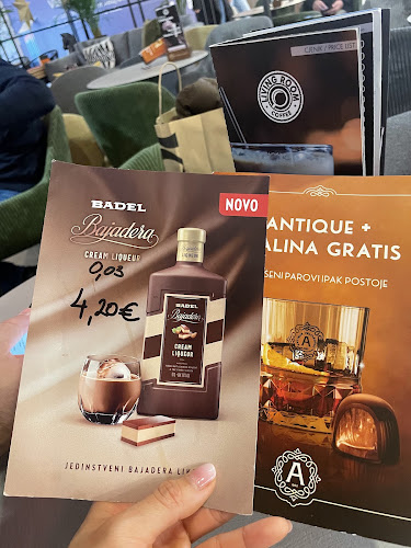 Caffe bar Living Room - Gastronomija i ugostiteljstvo