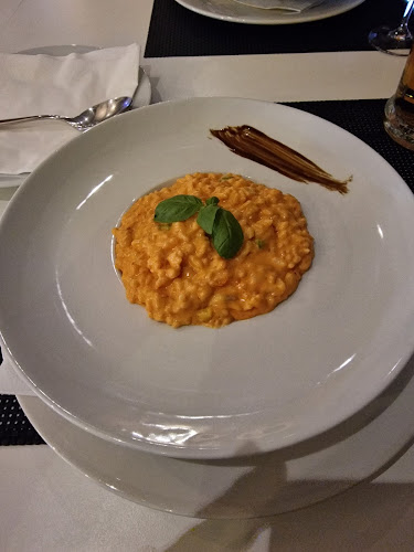 Opinii despre Riviera Restaurant and Bar în Makarska - Gastronomija i ugostiteljstvo