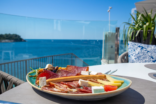 Yacht Bar & Restaurant