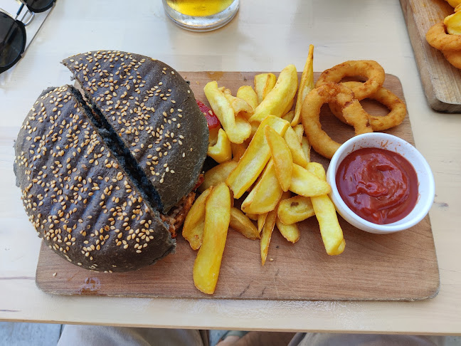 Trg kralja Tomislava 1, 20230, Ston