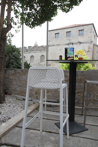 Gallery Lounge & More