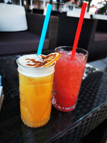 Opinii despre Kalambera cocktail Bar în Supetar - Gastronomija i ugostiteljstvo