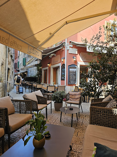 Opinii despre Caffe bar Kristal în Rovinj - Gastronomija i ugostiteljstvo