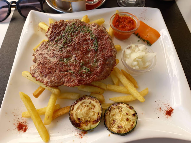 Zmaj Makarska - Gastronomija i ugostiteljstvo