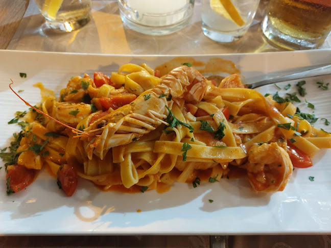 Riva 31, 21460, Stari Grad