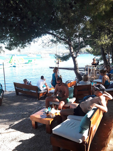 Opinii despre Beach Kafic în Vrboska - Gastronomija i ugostiteljstvo