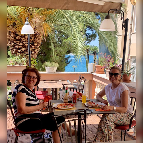 Comentarii opinii despre Caffe Bar Pizzeria La Riva