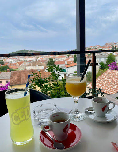 Opinii despre Caffe Bar UTOPIA în Mali Lošinj - Gastronomija i ugostiteljstvo