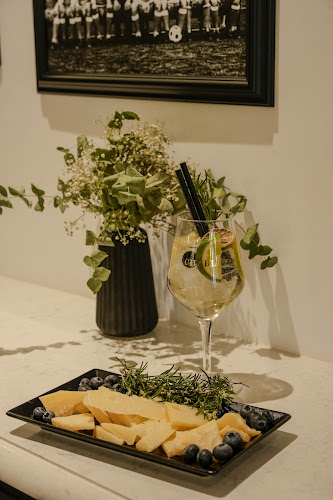 Charlie Caffe Bar - Gastronomija i ugostiteljstvo