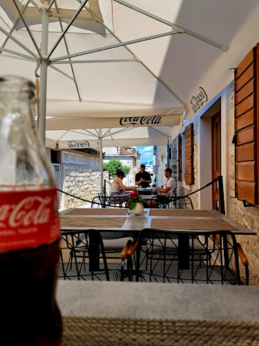 Ul. Petra Jakšića 9, 21400, Supetar