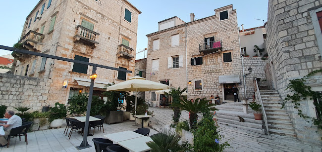 Ul. Matije Gupca 1, 21480, Vis