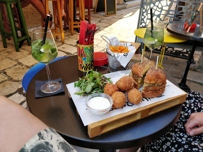 LOLA Bar & Street food - Hvar