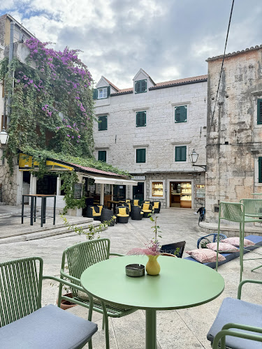 Opinii despre Smile Bar în Makarska - Gastronomija i ugostiteljstvo