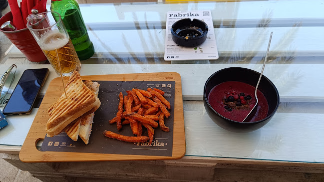 Ul. Riva Svetoga Mikule 11, 21485, Komiža