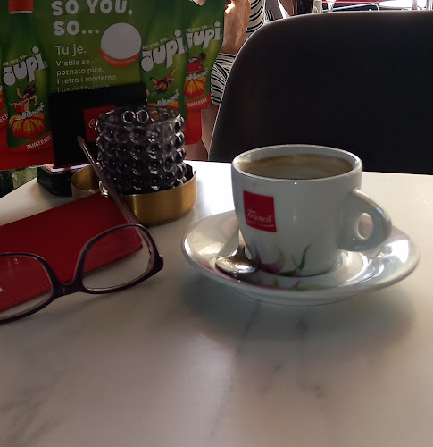 Comentarii opinii despre Sofa Bar