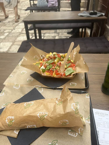 Opinii despre Kebab Factory Hvar în Hvar - Gastronomija i ugostiteljstvo
