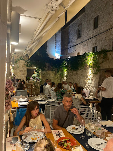 Restaurant Lucullus Hvar - Gastronomija i ugostiteljstvo